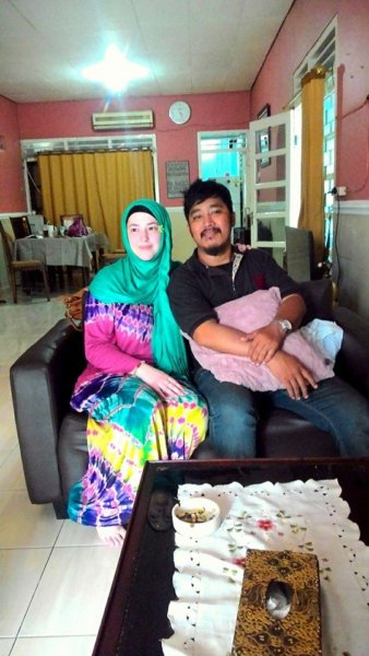 Indonéz-magyar pár