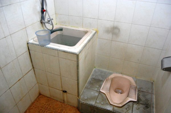 Indonéz fürdőszoba, vécé