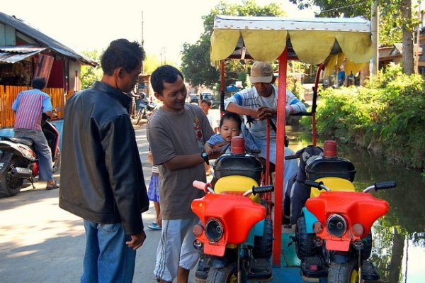 Jakartában odong-odong gyerekeknek